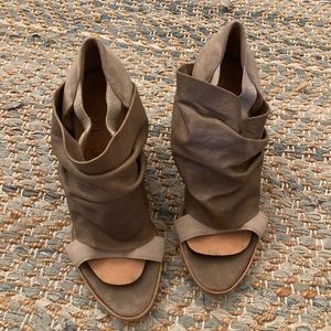 VPL by LD Tuttle Heels Size 37